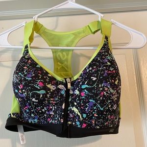 VS knockout front-close sport bra 36